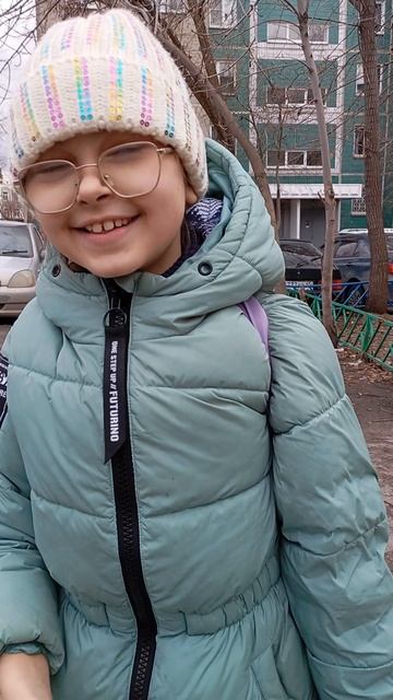 мы на улице с моей подругой 😍 Каролиной