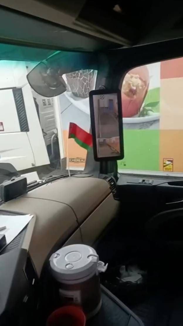 он чтото скрывает от коллег