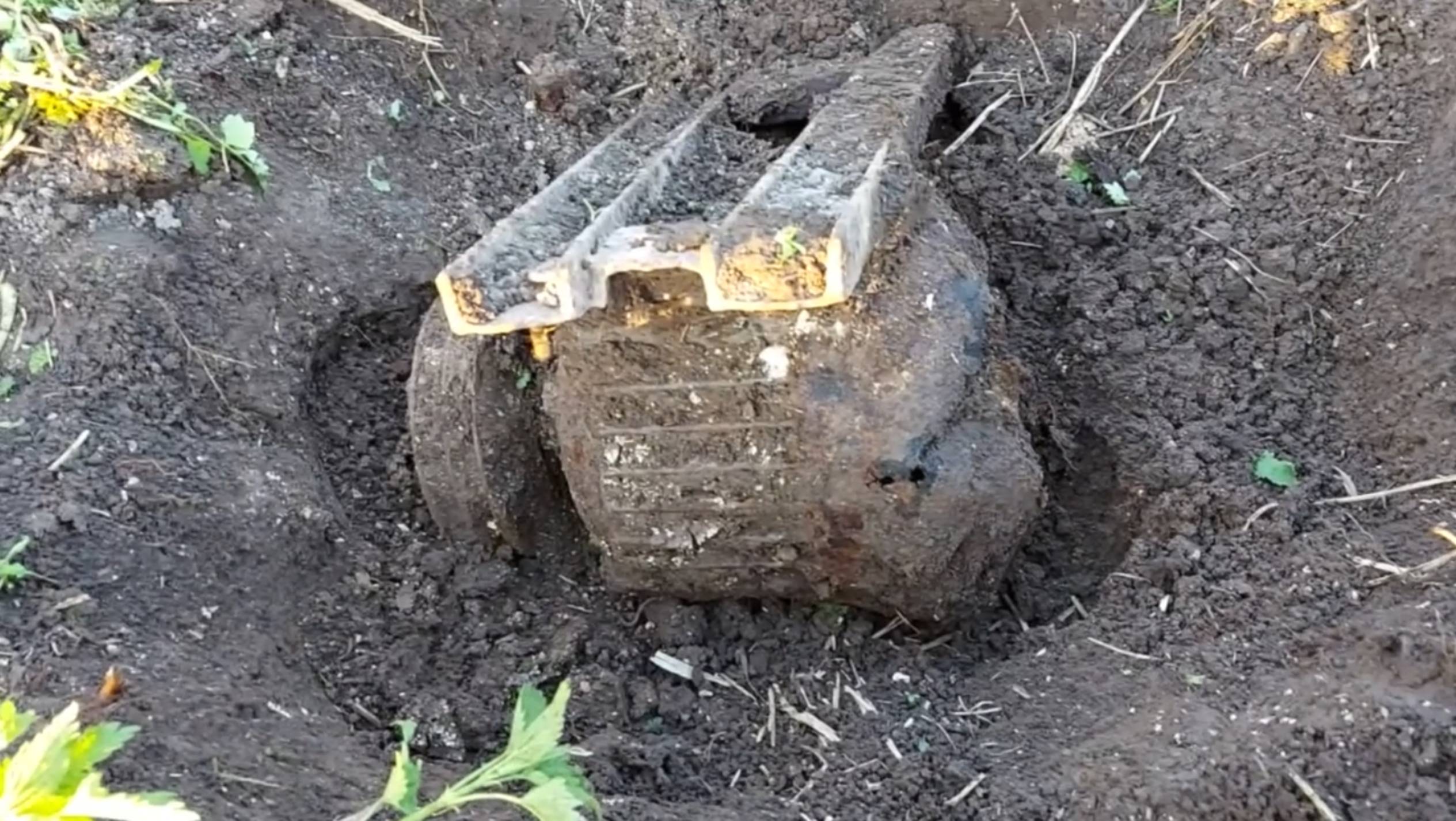 В навозной куче нашли двигатель на 100 килограмм. Показываю, как нам удалось с ним справиться