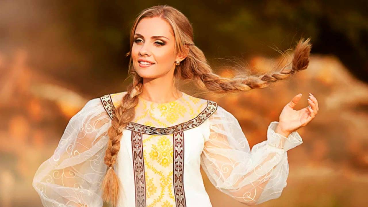 Положение женщины на Руси было очень строго регламентировано. Бытовало множество табу, запрещавших т