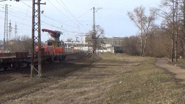 Мотовоз погрузочно транспортный МПТ4-452 с вагоном грузовым.