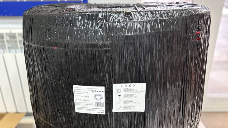 Труба из сшитого полиэтилена Hoobs PE-Xa/EVOH 16-2,0 c антикислородным слоем 600 м цвет красный