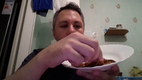 АСМР ИТИНГ. КУШАЮ СУХАРИКИ СО ВКУСОМ БЕКОНА. ASMR