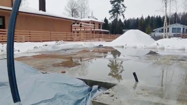 Монолитная плита с ребром вниз