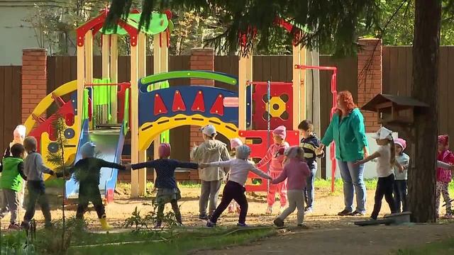 Мы принимаем поздравления (муз., сл. и исполнение Л.Горцуевой)