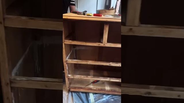 Советский буфет и его будущее

Какое будущее у такого разваленного буфета? Правильно - никакого 😢