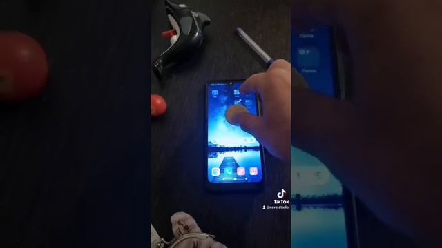 Смартфон взаимодействует только с живой энергией.