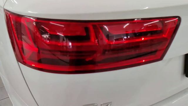 #One_Plus_Nord_Slowmotion   Audi Q7 rear turn indicate light blinking in slowmotion