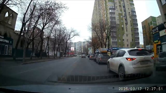 Чайники на дорогах. Поворот через двойную сплошную линию разметки