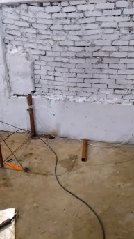 Проверил уровень старинным способом