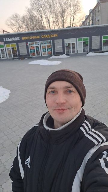 Он каждый день меня встречает, при любой погоде, в любом настроении, как думаете, кто он?