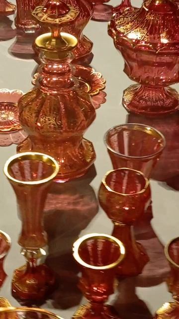 Сервиз розового цвета. 1835-1840 гг. Богемия. Стекольный завод братьев Гаррах.