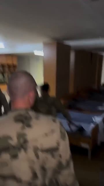 Кто сказал, что надо бросить песни на войне?
