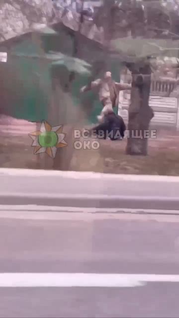 Киевская область ТЦК пробивает пойманному ухилянту пенальти в голову.