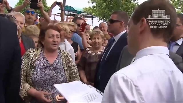 Медведев： Денег нет. Вы держитесь здесь. 3 мая 2021 г.