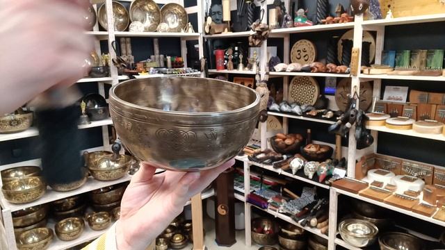 Кованая поющая чаша Heart rhythm толстостенная ( 19 см, нота: Си, 246 Гц ) / Singing Bowl /