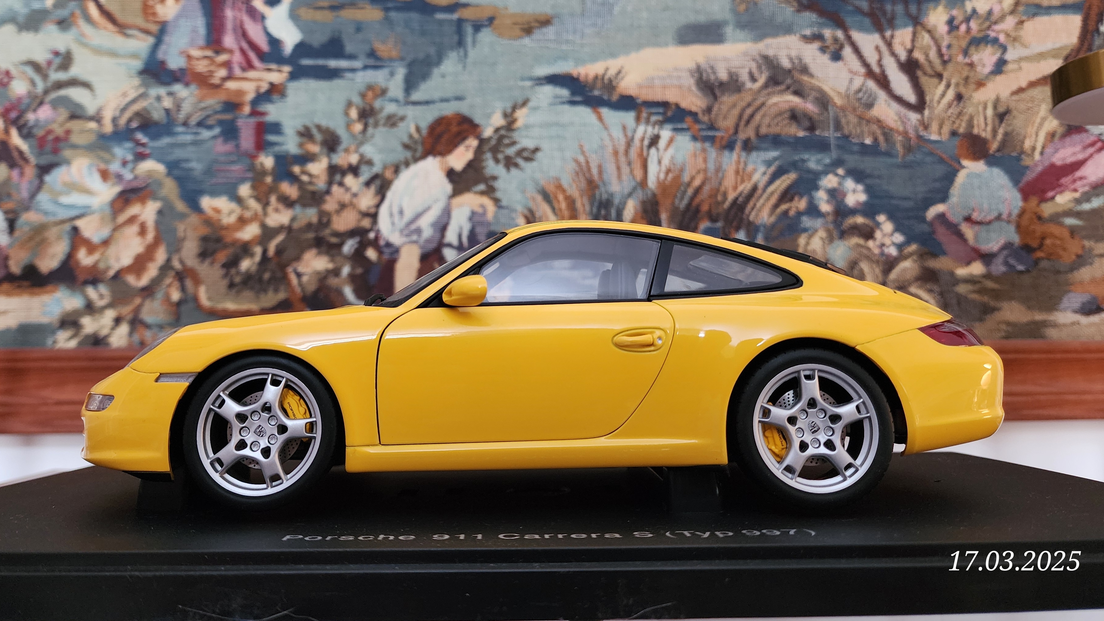 Autoart 1:18 Porsche 911 (997) Carrera S (yellow)