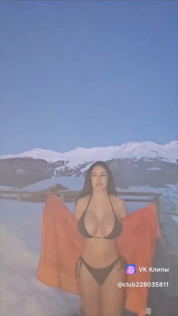 Большая грудь красотки