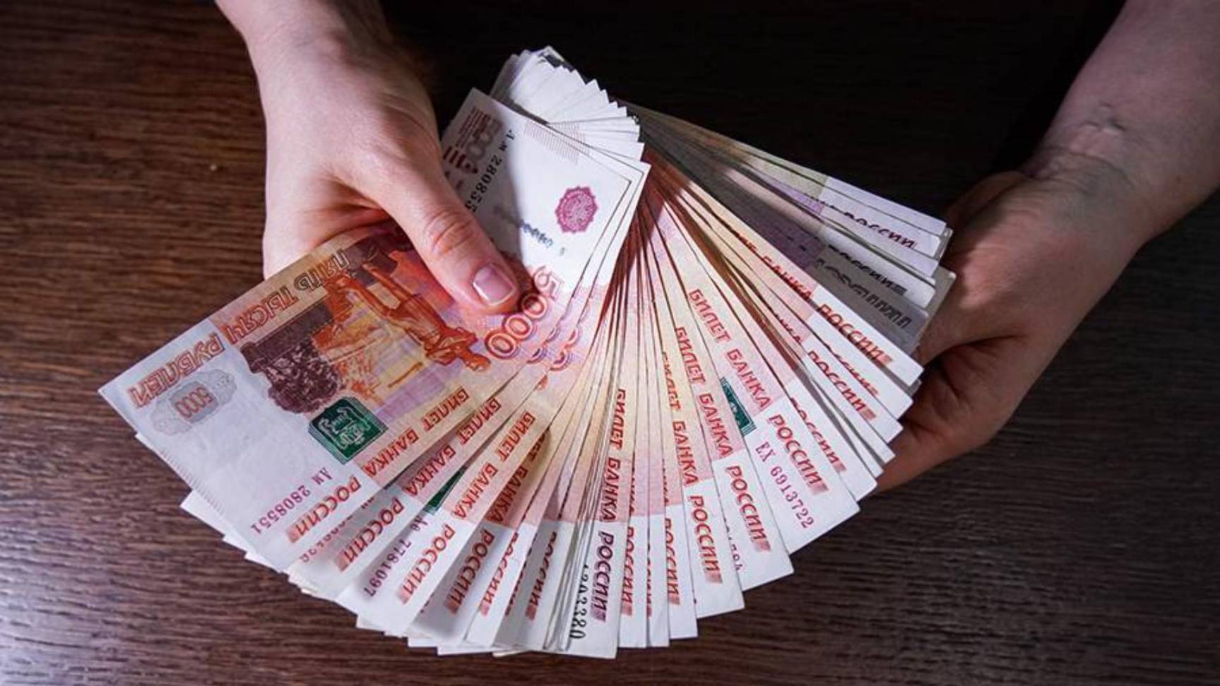 У налоговых юристов в России резко выросли зарплаты