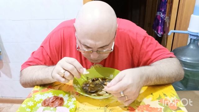 Мукбанг. Грибной суп, ветчина и чиабатта. Пивовар и спец по коньяку. Что общего между ними?