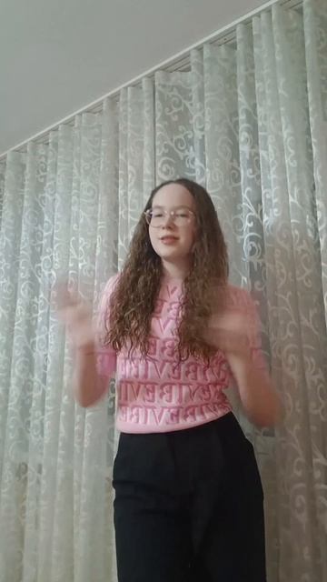 Она хочет сенгвич...