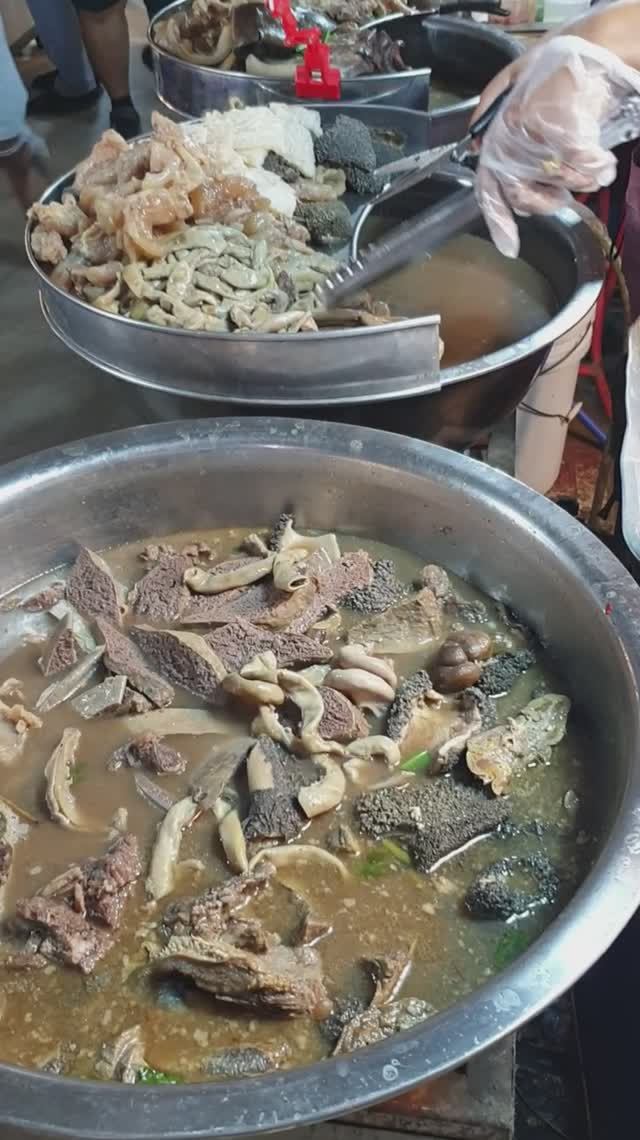 Паттайя, тайцы готовят вкусняшку 😅
