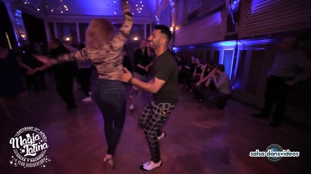 Pedram en Partner dansen Salsa bij salsafeest Magia Latina in Nijmegen