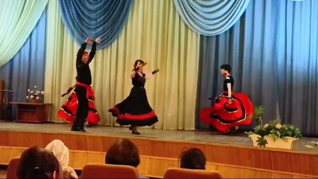 Фанданго на сцене профилактория завода в Казани.