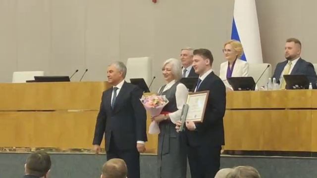 Мужика сбившего из ружья беспилотник во время массированного налета противника на Москву награди...