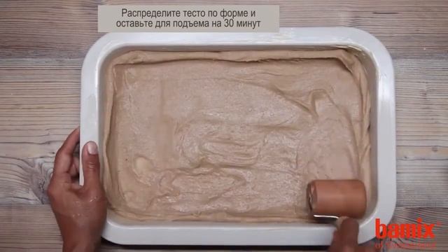 Пирог с ревенем и клубникой