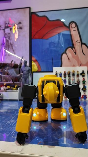 Transformers G1 84 Bumblebee от Robosen
