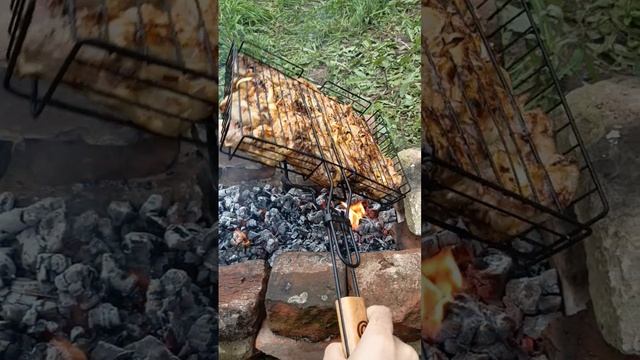 Жарим шашлычки.