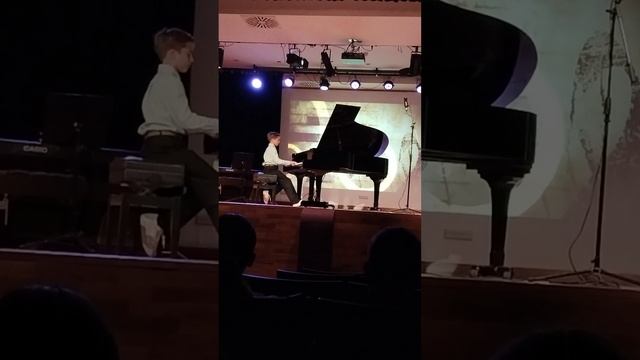 Падающие листья, 4/06/24
