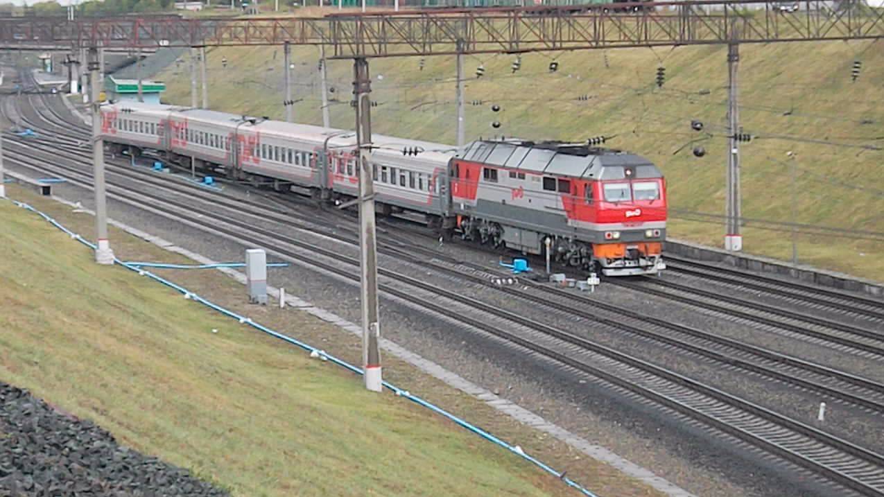 Тепловоз ТЭП70БС-271 с приветливой бригадой.