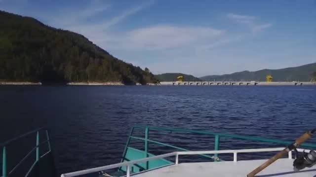 на катере, лето