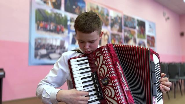 6. Подобин Кирилл 
"Смуглянка" 
Игра на аккордеоне