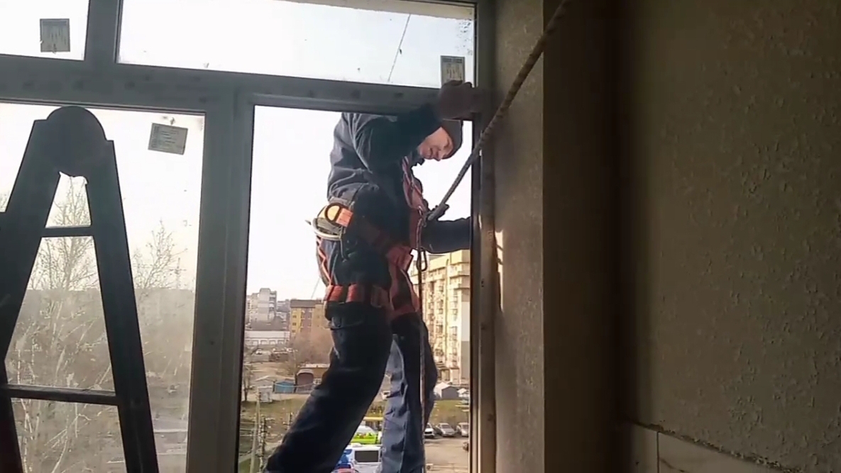 Установка кондиционера из окна