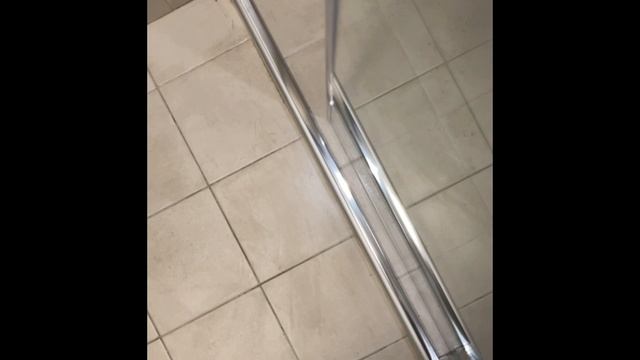 Раздвижная душевая перегородка из закаленного стекла