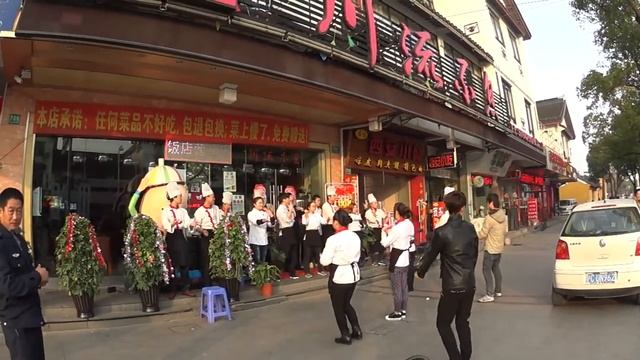 Китайцы танцуют