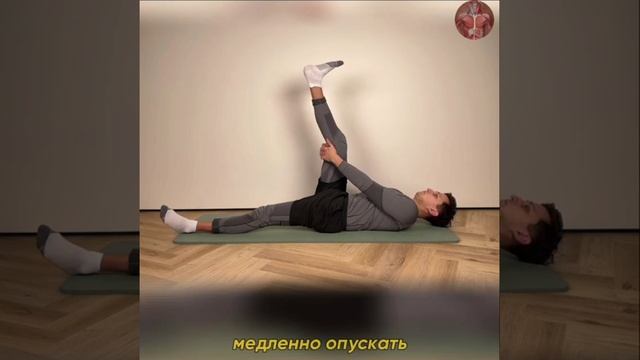 Мягко растягиваем поясницу и снимаем напряжение