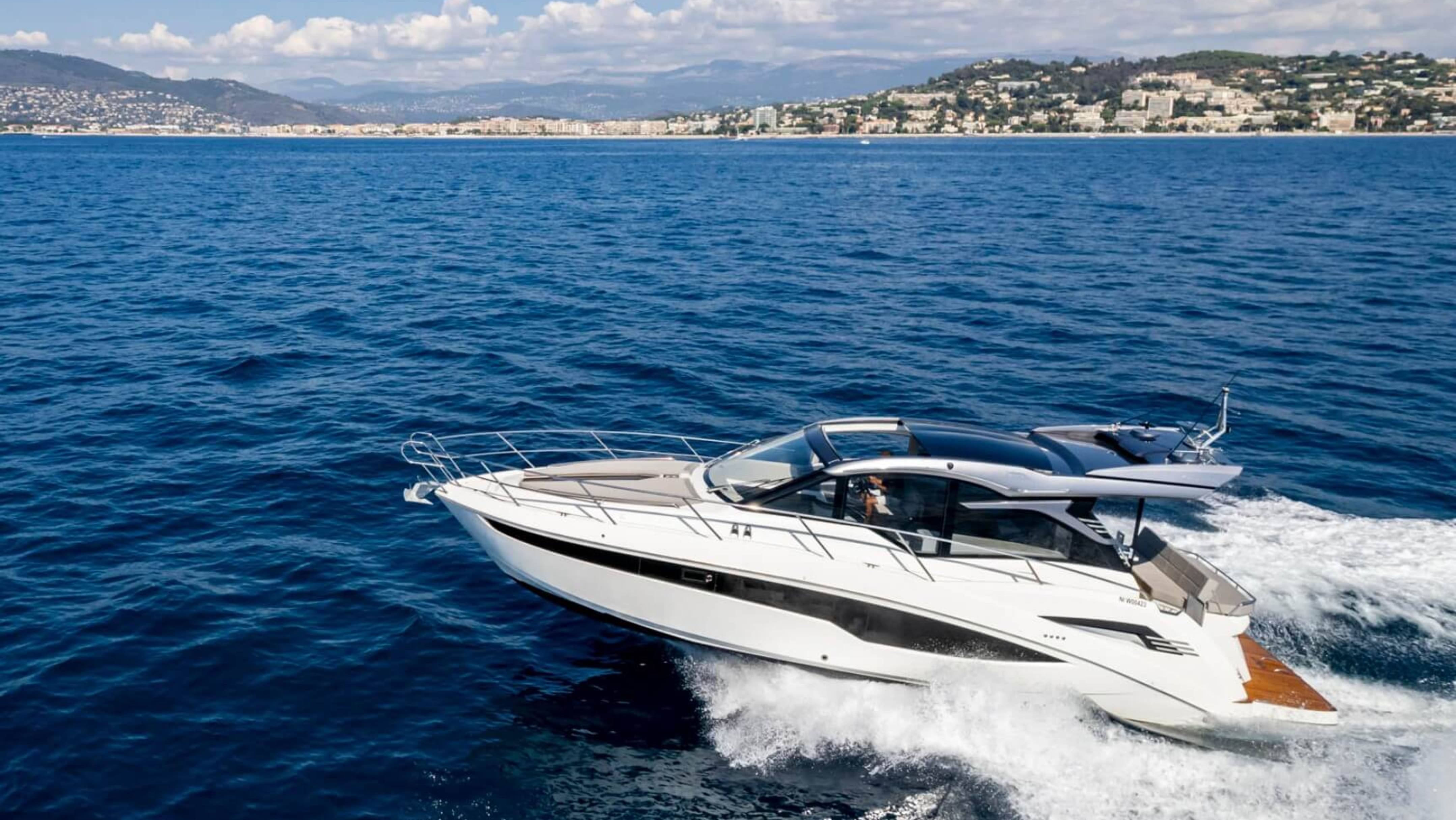 Galeon 425 HTS yacht