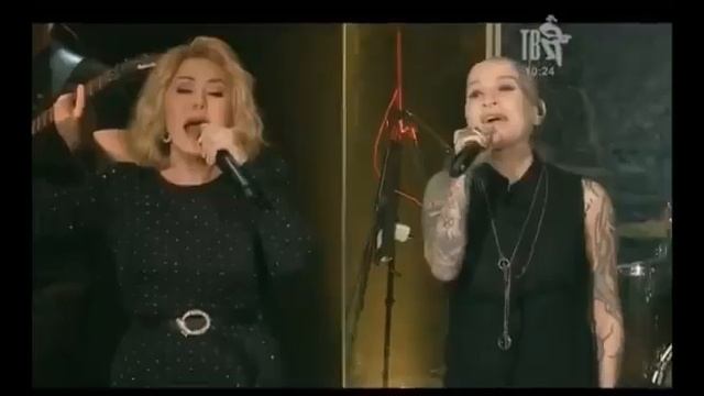 А теперь — песня!