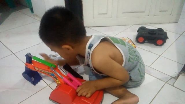 Mainan anak Excavator / main dengan uang koin