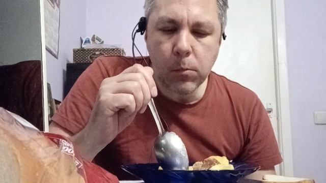 ASMR ИТИНГ. КУШАЮ КАРТОШКУ С МЯСОМ