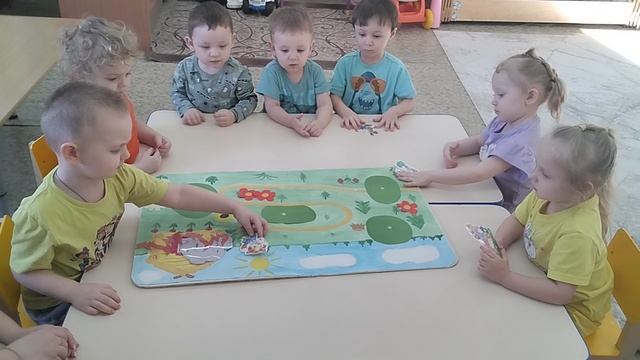 При пожаре не зевай , огонь водою заливай