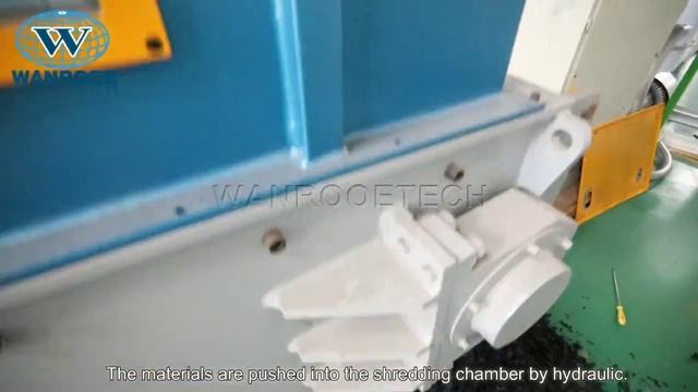 Одновальный шередер для измельчения бывшей одежды