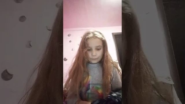 Софочка показывает, как удобно сложить пакет