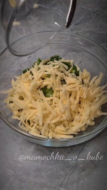 Бездрожжевые булочки с зелёным луком и сыром