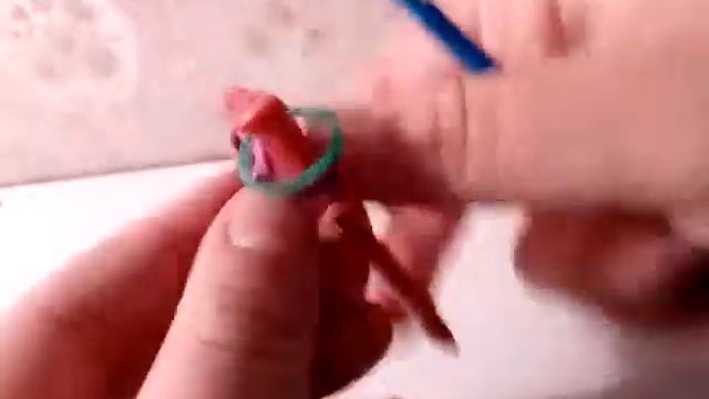 Баклажан из резинок на рогатке