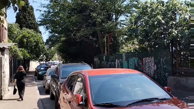 ЯЛТА, прогулка до центра по узкой улочке